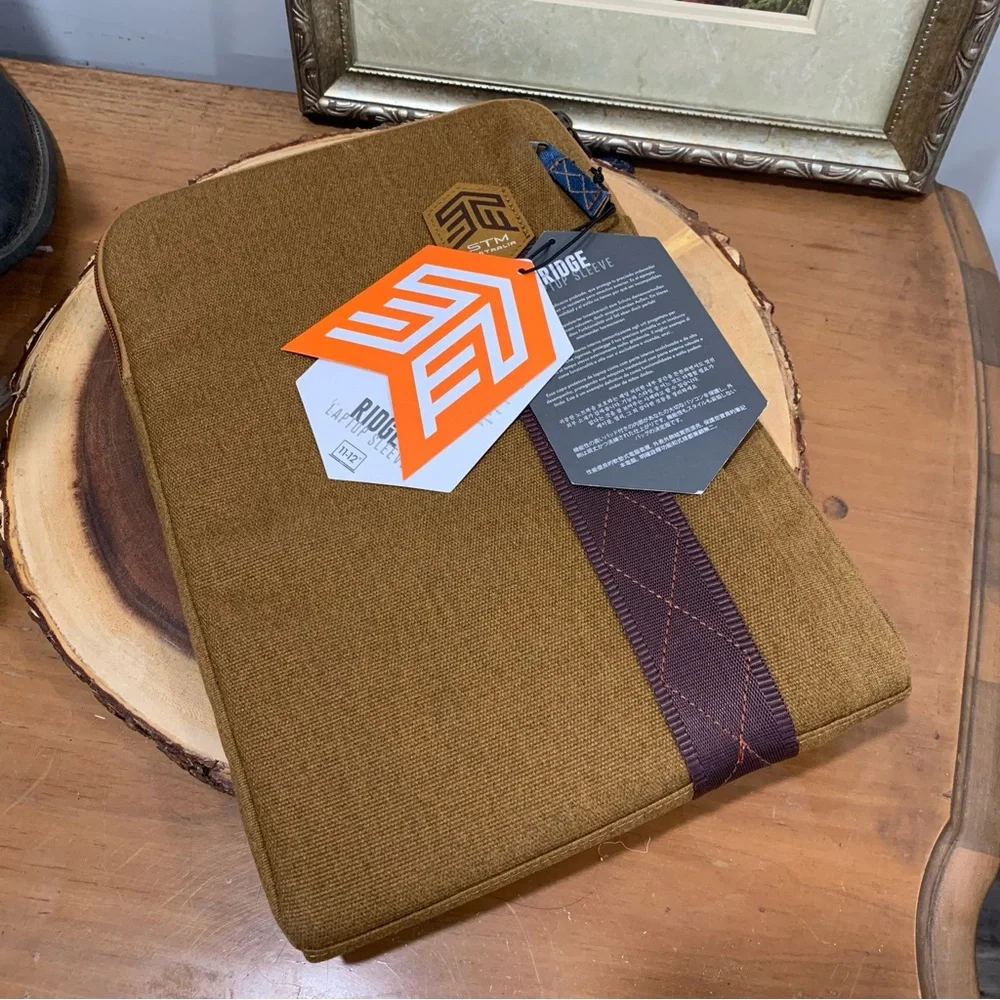 STM Australia‎ HT1063 Brown Ridge Laptop Sleeve designed for 11-12
